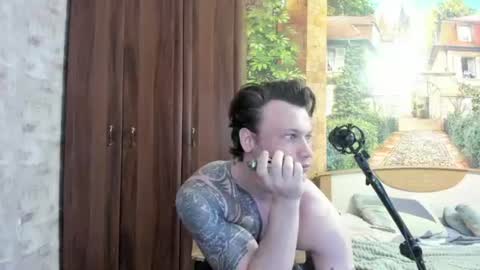 Snapshot of eric_the_vikking chatting on October 31, 8:59 am Eric online show from October 31, 8:59 am