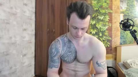 Snapshot of eric_the_vikking chatting on November 17, 2:39 am Eric online show from November 17, 2:39 am