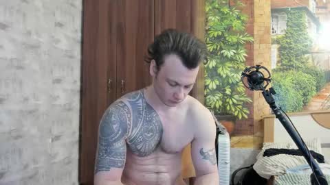 Snapshot of eric_the_vikking chatting on November 18, 1:22 am Eric online show from November 18, 1:22 am