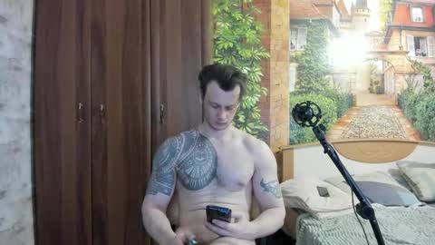 Snapshot of eric_the_vikking chatting on November 24, 1:22 pm Eric online show from November 24, 1:22 pm