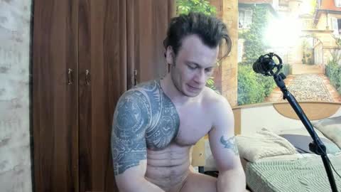 Snapshot of eric_the_vikking chatting on November 25, 1:55 pm Eric online show from November 25, 1:55 pm