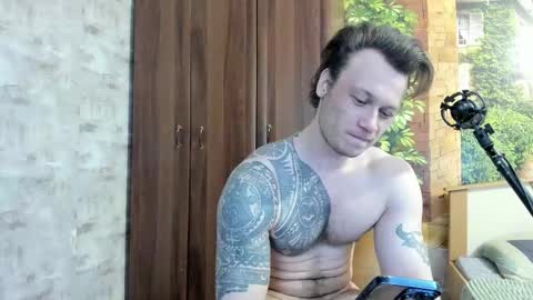 Snapshot of eric_the_vikking chatting on November 28, 3:14 pm Eric online show from November 28, 3:14 pm