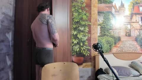 Snapshot of eric_the_vikking chatting on December 1, 2:16 am Eric online show from December 1, 2:16 am