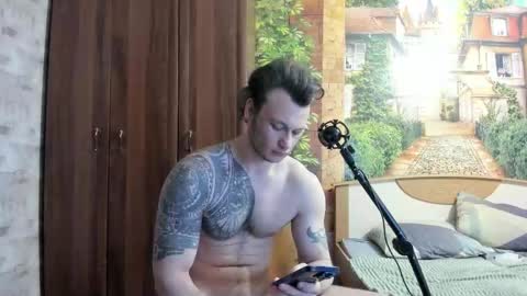 Snapshot of eric_the_vikking chatting on December 2, 12:27 am Eric online show from December 2, 12:27 am