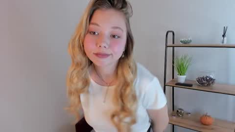 Snapshot of erica_grases chatting on December 20, 3:41 pm Alivia online show from December 20, 3:41 pm