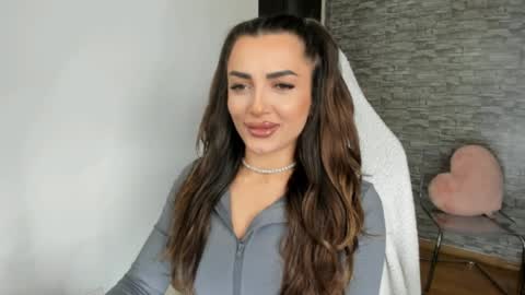 Riaaa online show from April 7, 5:02 pm