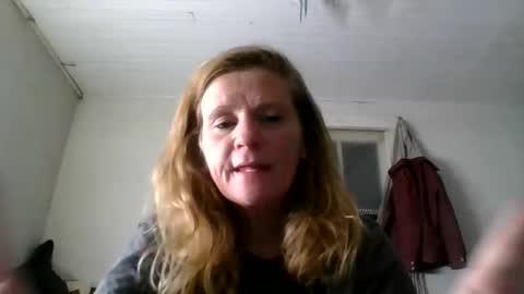 Snapshot of ericas080625 chatting on December 17, 2:06 am EazyE MattyDaddy online show from December 17, 2:06 am