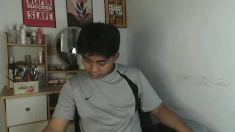 Snapshot of erick_cummer30 chatting on May 2, 12:15 am erick_cummer30 online show from May 2, 12:15 am