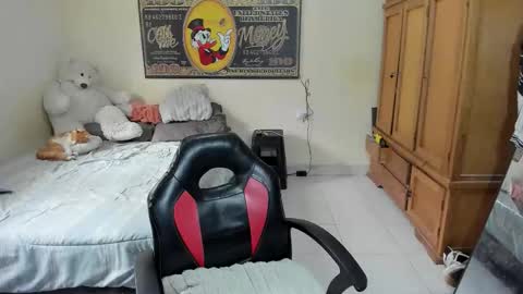 erick_de_rossee online show from February 18, 9:44 pm