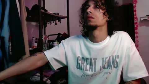 Snapshot of erick_martinezz chatting on April 5, 9:45 pm erick online show from April 5, 9:45 pm