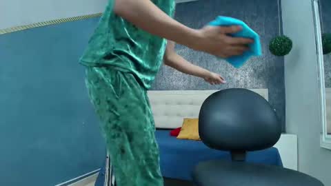   online show from January 12, 4:07 am