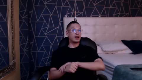 Snapshot of erickferrer chatting on February 27, 3:50 am Erick online show from February 27, 3:50 am