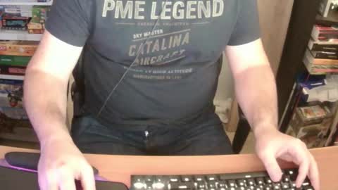 Snapshot of erik_dapper chatting on December 3, 5:44 pm Erik Dapper online show from December 3, 5:44 pm