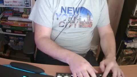 Snapshot of erik_dapper chatting on December 5, 6:04 pm Erik Dapper online show from December 5, 6:04 pm