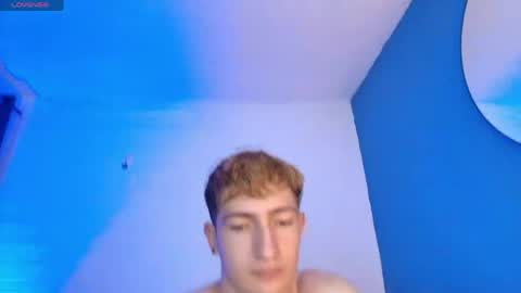 Snapshot of erik_golden_ chatting on May 26, 9:22 pm I am Erik online show from May 26, 9:22 pm