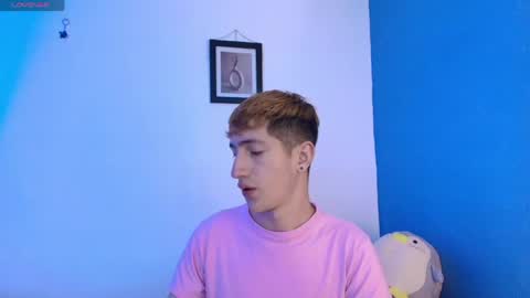 Snapshot of erik_golden_ chatting on June 4, 9:10 pm I am Erik online show from June 4, 9:10 pm
