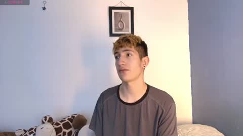 Snapshot of erik_golden_ chatting on July 3, 9:10 pm I am Erik online show from July 3, 9:10 pm