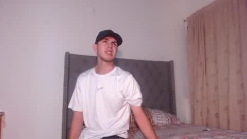 Snapshot of erik_rodriguez chatting on May 30, 8:22 am Erik rodriguez online show from May 30, 8:22 am