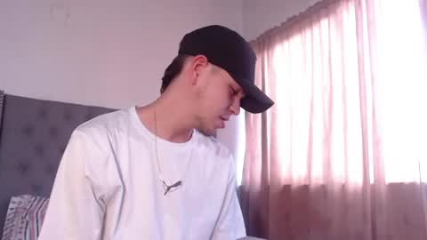 Snapshot of erik_rodriguez chatting on May 30, 9:45 pm Erik rodriguez online show from May 30, 9:45 pm