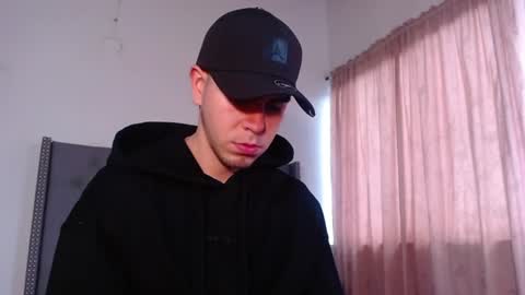 Snapshot of erik_rodriguez chatting on June 9, 12:39 pm Erik rodriguez online show from June 9, 12:39 pm