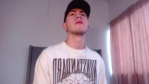 Snapshot of erik_rodriguez chatting on June 10, 12:04 pm Erik rodriguez online show from June 10, 12:04 pm