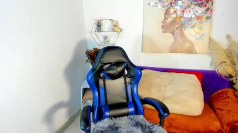 Snapshot of erika_lyrics chatting on February 25, 8:13 am E R I K A - L Y R I C S online show from February 25, 8:13 am