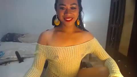 erika_madrigal online show from December 1, 11:58 pm