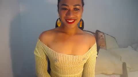 erika_madrigal online show from December 23, 11:49 pm