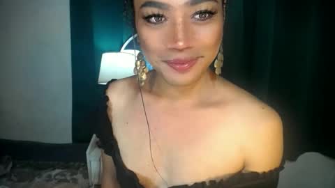 erika_madrigal online show from October 13, 9:04 pm