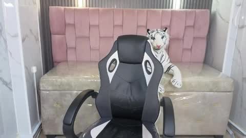 Erika online show from April 9, 8:14 pm