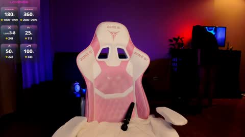 Snapshot of erika_with_love chatting on December 14, 6:30 pm Erika online show from December 14, 6:30 pm