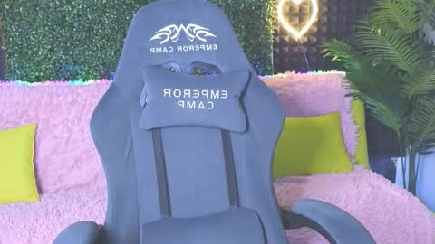 Snapshot of erikabrian chatting on October 3, 2:19 am erikabrian online show from October 3, 2:19 am