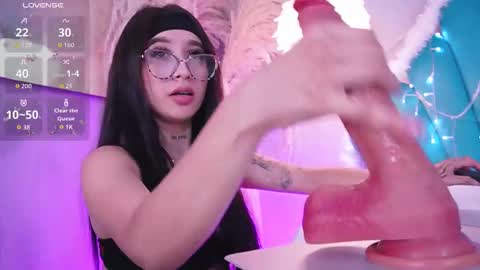 Snapshot of eriklein chatting on December 4, 9:23 pm Eri online show from December 4, 9:23 pm