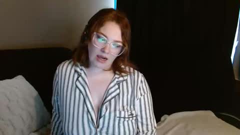 Erinlove online show from November 12, 5:24 pm