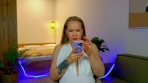 Erin online show from June 10, 5:12 pm