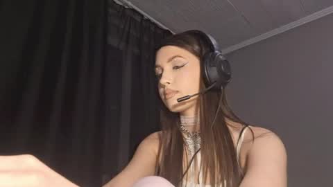 Snapshot of erinnnaji chatting on April 30, 5:08 pm Katrin online show from April 30, 5:08 pm