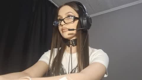 Snapshot of erinnnaji chatting on May 6, 4:45 pm Katrin online show from May 6, 4:45 pm
