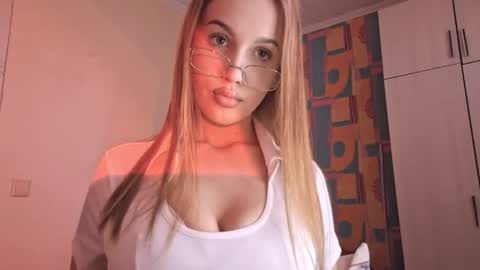 Snapshot of erinnnaji chatting on June 5, 3:51 pm Katrin online show from June 5, 3:51 pm