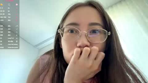 Snapshot of erinnthurmond chatting on July 13, 11:24 am Luna online show from July 13, 11:24 am