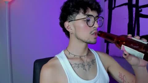 Snapshot of erisleon chatting on October 29, 7:32 am online show from October 29, 7:32 am