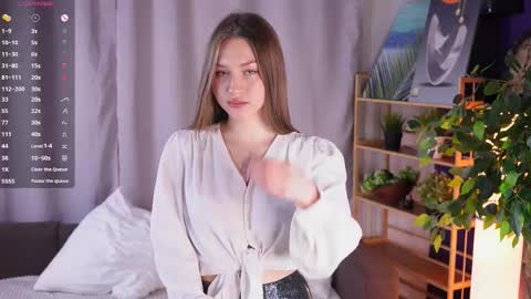 Mia online show from October 23, 5:12 pm