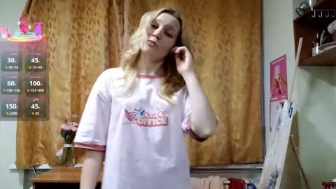 Snapshot of erlinefisk chatting on November 25, 1:33 pm Amelie online show from November 25, 1:33 pm