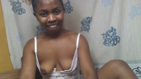 erolinee online show from October 28, 5:55 am