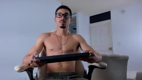 Snapshot of eros_becker_ chatting on May 25, 5:57 am eros_becker_ online show from May 25, 5:57 am