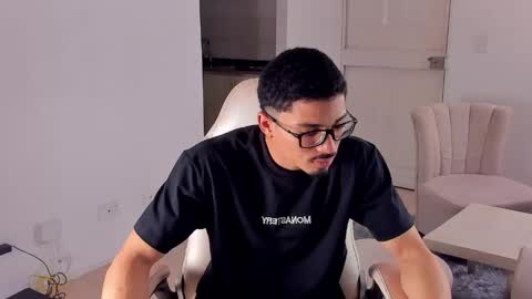 Snapshot of eros_becker_ chatting on June 1, 5:31 am eros_becker_ online show from June 1, 5:31 am