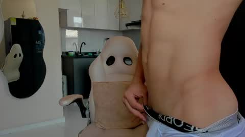 eros_becker_ online show from August 5, 4:54 pm
