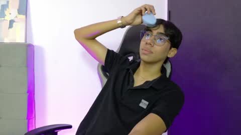 Snapshot of eros_lux1 chatting on June 30, 12:39 pm Eros Lux1 online show from June 30, 12:39 pm