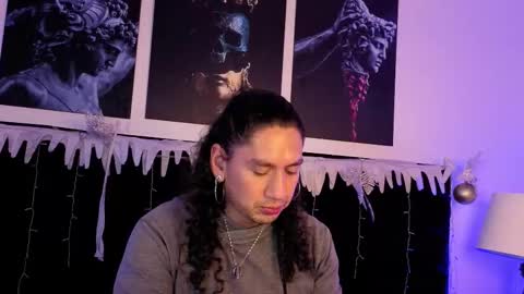 Snapshot of erosandvenus_ chatting on December 19, 8:05 pm eros y venus online show from December 19, 8:05 pm