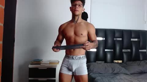 Snapshot of erosscott chatting on October 27, 4:55 pm Eros online show from October 27, 4:55 pm