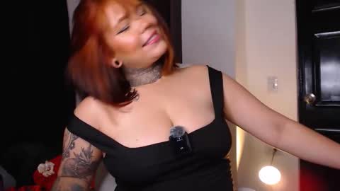 Snapshot of erothopia_ chatting on December 17, 12:05 am yhoa online show from December 17, 12:05 am